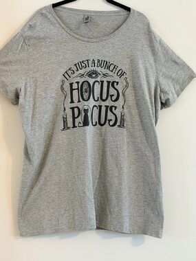 Gray 'Hocus Pocus' Short-Sleeve Graphic Tee Size 1X